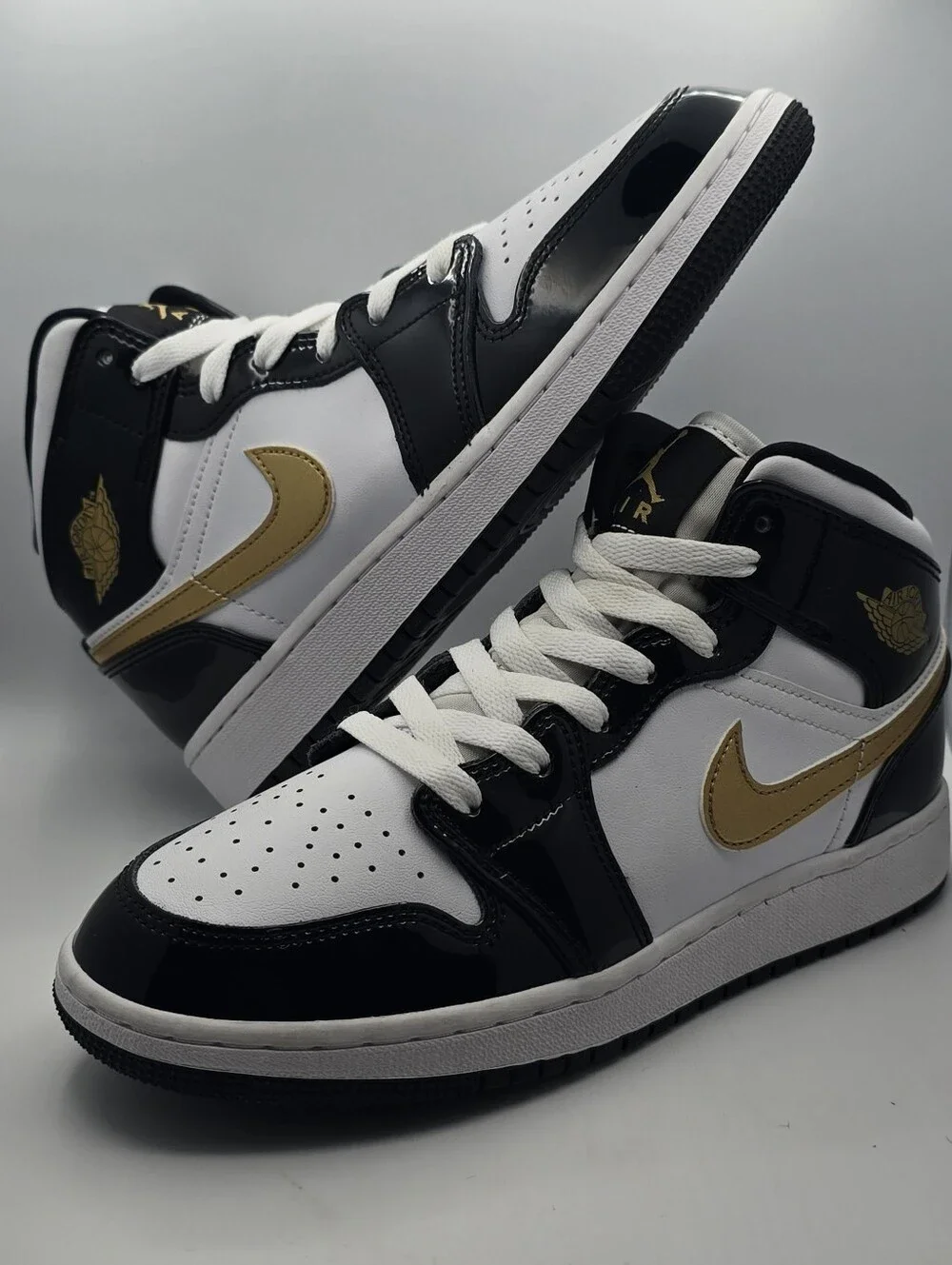Nike Air Jordan 1 Mid GS Black White Gold Patent Leather Youth 5.5Y Womens 7